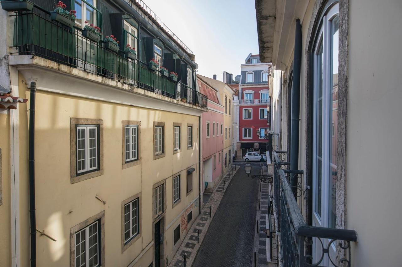 Lovelystay - Chiado 2 Bedroom Charm! Lisbona Esterno foto