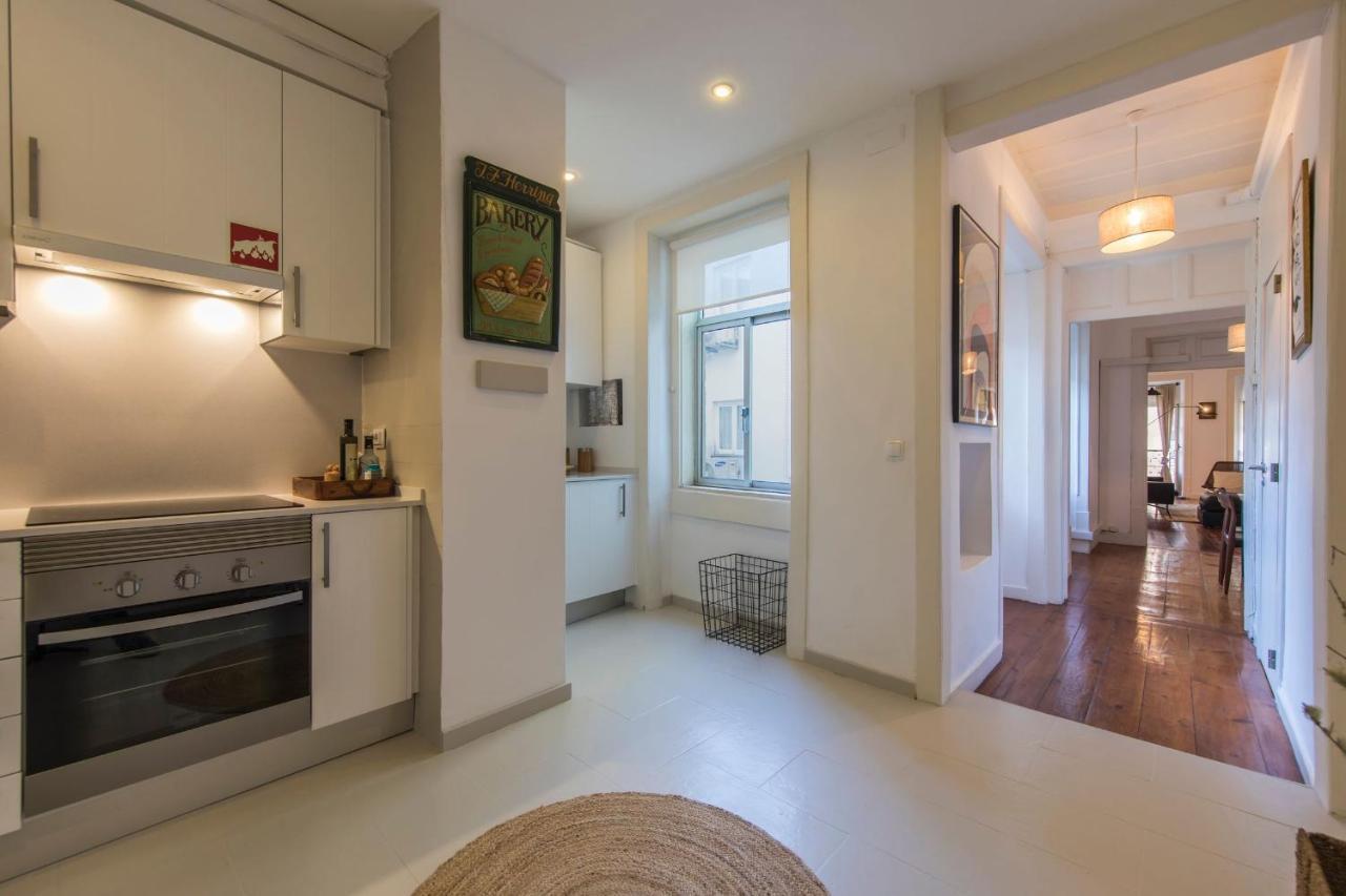 Lovelystay - Chiado 2 Bedroom Charm! Lisbona Esterno foto