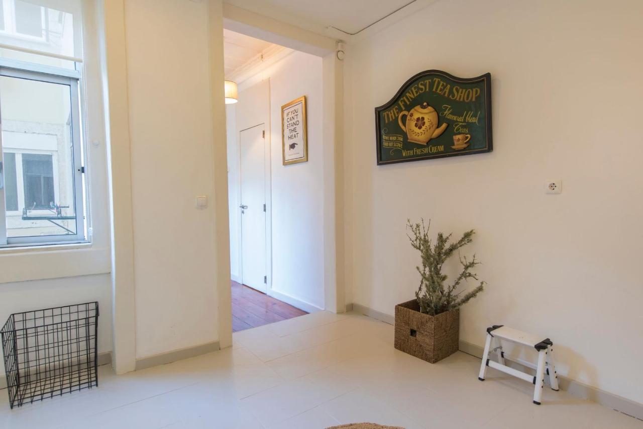 Lovelystay - Chiado 2 Bedroom Charm! Lisbona Esterno foto