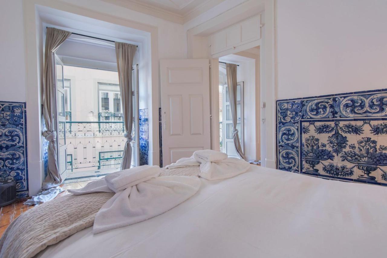 Lovelystay - Chiado 2 Bedroom Charm! Lisbona Esterno foto